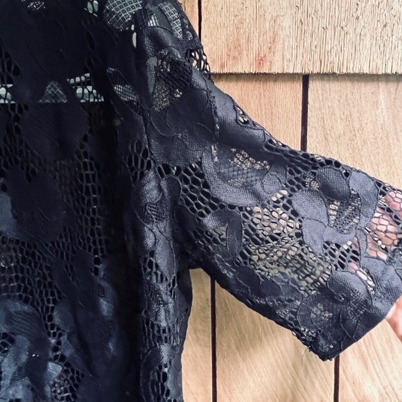 Suzanne Betro Womens 1X Floral Black Full Lace Boho Blouse Short Sleeve - Picture 9 of 9